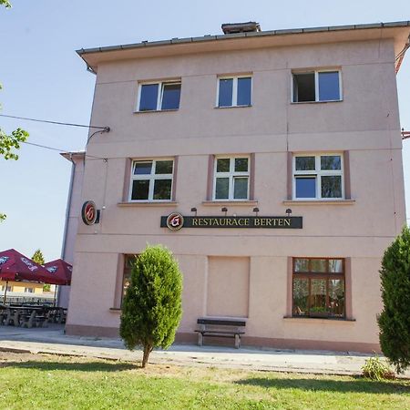 Pension Berten Strasice Strasice  Eksteriør bilde